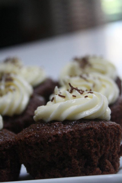 Chocolate cake with cream topping