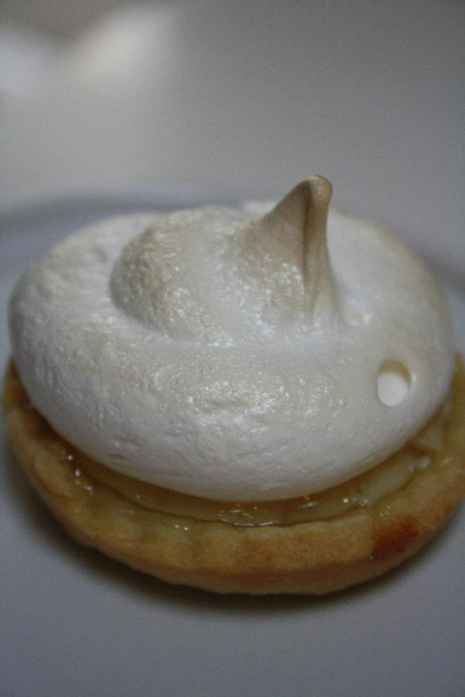 Mini lemon meringe pies